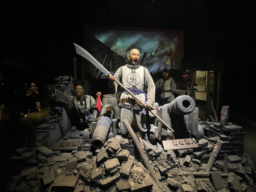 Heroischer chinesischer Kämpfer gegen russische Angreifer